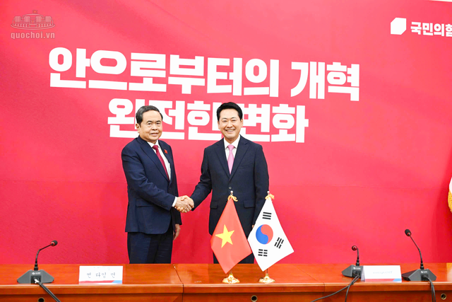 Chủ tịch Quốc hội Trần Thanh Mẫn tiếp Chủ tịch Đảng sức mạnh Quốc dân Jang Dong Hyeok.