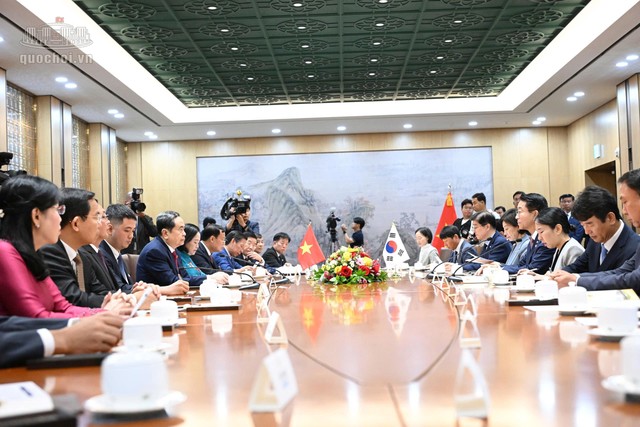 Quang cảnh hội đàm. Quang cảnh hội đàm.