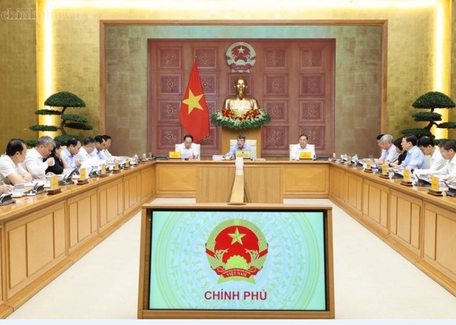 Thủ tướng Lê Minh Hưng chủ trì cuộc họp với các bộ ngành liên quan về dự án Luật Đất đai (sửa đổi), Luật Nhà ở (sửa đổi) và Luật Kinh doanh bất động sản (sửa đổi) - Ảnh: chinhphu.vn