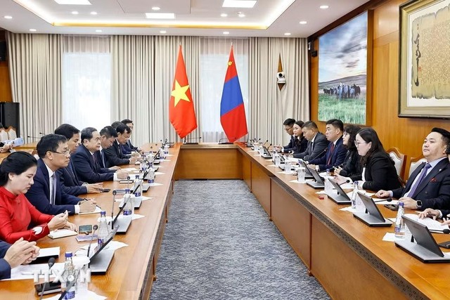 Chủ tịch Quốc hội Trần Thanh Mẫn tiếp Nhóm Nghị sỹ Hữu nghị Mông Cổ-Việt Nam. (Ảnh: Doãn Tấn/TTXVN) Chủ tịch Quốc hội Trần Thanh Mẫn tiếp Nhóm Nghị sỹ Hữu nghị Mông Cổ-Việt Nam. (Ảnh: Doãn Tấn/TTXVN)