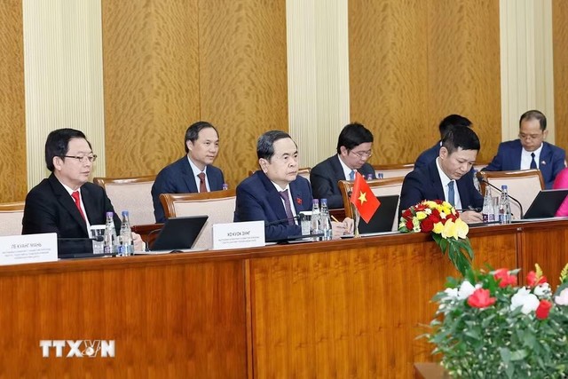 Chủ tịch Quốc hội Trần Thanh Mẫn hội đàm với Chủ tịch Quốc hội Mông Cổ Sandag Byambatsogt. (Ảnh: Doãn Tấn/TTXVN) Chủ tịch Quốc hội Trần Thanh Mẫn hội đàm với Chủ tịch Quốc hội Mông Cổ Sandag Byambatsogt. (Ảnh: Doãn Tấn/TTXVN)