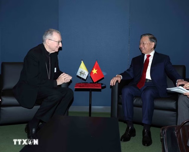 Tổng Bí thư, Chủ tịch nước Tô Lâm gặp Thủ tướng Tòa thánh Vatican, Hồng y Pietro Parolin. (Ảnh: Thống Nhất/TTXVN) Tổng Bí thư, Chủ tịch nước Tô Lâm gặp Thủ tướng Tòa thánh Vatican, Hồng y Pietro Parolin. (Ảnh: Thống Nhất/TTXVN)