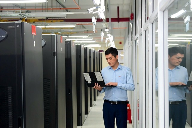 CMC và Viettel có văn bản kiến nghị Bộ Công Thương và Bộ Khoa học và Công nghệ liên quan việc Tổng công ty Điện lực TP.HCM (EVNHCMC) áp dụng giá bán điện kinh doanh đối với các trung tâm dữ liệu. CMC và Viettel có văn bản kiến nghị Bộ Công Thương và Bộ Khoa học và Công nghệ liên quan việc Tổng công ty Điện lực TP.HCM (EVNHCMC) áp dụng giá bán điện kinh doanh đối với các trung tâm dữ liệu.