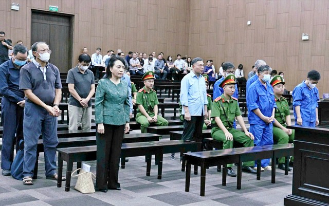 Bị cáo Nguyễn Thị Kim Tiến và các đồng phạm tại phiên tòa sơ thẩm hồi tháng 5/2026.