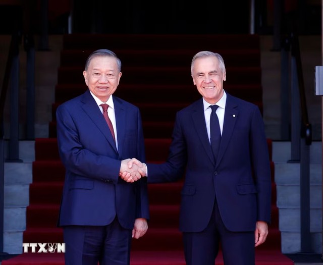 Tổng Bí thư, Chủ tịch nước Tô Lâm và Thủ tướng Canada Mark Carney chụp ảnh chung. (Ảnh: Thống Nhất/TTXVN) Tổng Bí thư, Chủ tịch nước Tô Lâm và Thủ tướng Canada Mark Carney chụp ảnh chung. (Ảnh: Thống Nhất/TTXVN)