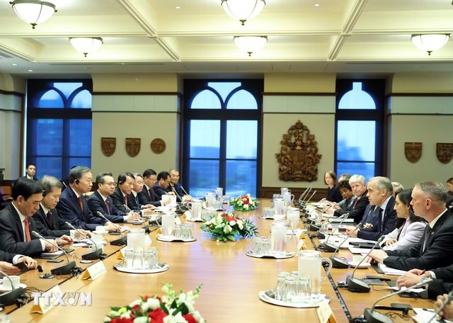 Tổng Bí thư, Chủ tịch nước Tô Lâm hội đàm với Thủ tướng Canada Mark Carney. (Ảnh: Thống Nhất/TTXVN) Tổng Bí thư, Chủ tịch nước Tô Lâm hội đàm với Thủ tướng Canada Mark Carney. (Ảnh: Thống Nhất/TTXVN)