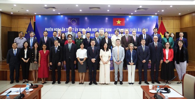Các đại biểu tham dự phiên họp. Các đại biểu tham dự phiên họp.