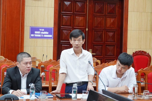 Đại diện nhà đầu tư nêu các khó khăn, vướng mắc tại các dự án và đề xuất giải pháp tháo gỡ. Ảnh: Hồng Lựu Đại diện nhà đầu tư nêu các khó khăn, vướng mắc tại các dự án và đề xuất giải pháp tháo gỡ. Ảnh: Hồng Lựu