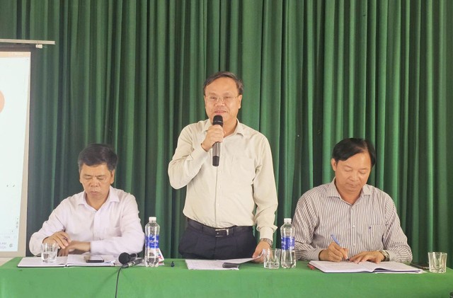 Phó Chủ tịch UBND tỉnh Quảng Trị Lê Đức Tiến phát biểu tại buổi đối thoại. Ảnh: Trường Nhật
