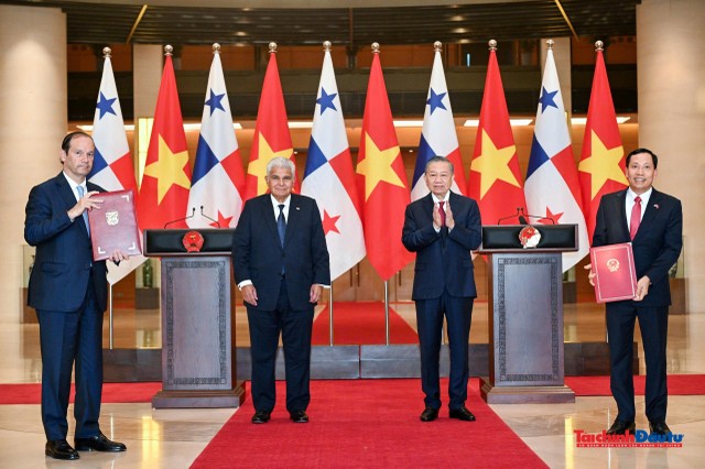 Tổng Bí thư, Chủ tịch nước Tô Lâm và Tổng thống Panama chứng kiến Lễ trao các văn kiện hợp tác
