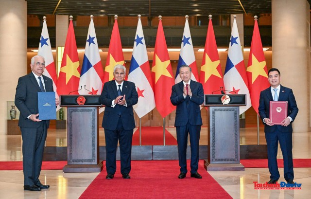 Tổng Bí thư, Chủ tịch nước Tô Lâm và Tổng thống Panama chứng kiến Lễ trao các văn kiện hợp tác