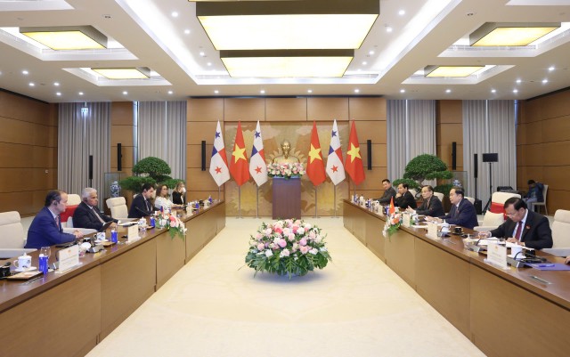 Chủ tịch Quốc hội Trần Thanh Mẫn hội kiến Tổng thống Panama José Raúl Mulino. Chủ tịch Quốc hội Trần Thanh Mẫn hội kiến Tổng thống Panama José Raúl Mulino.