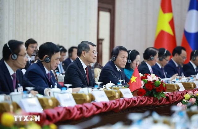 Thủ tướng Lê Minh Hưng và Thủ tướng Lào Saleumxay Kommasith hội đàm. (Ảnh: Dương Giang/TTXVN) Thủ tướng Lê Minh Hưng và Thủ tướng Lào Saleumxay Kommasith hội đàm. (Ảnh: Dương Giang/TTXVN)