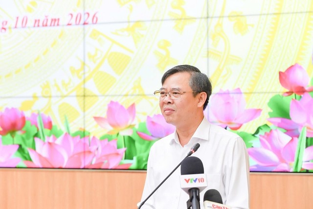 Ông Trương Cảnh Tuyên, Chủ tịch UBND TP. Cần Thơ phát biểu tại buổi họp báo Ông Trương Cảnh Tuyên, Chủ tịch UBND TP. Cần Thơ phát biểu tại buổi họp báo