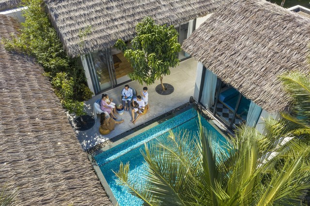 Không gian biệt thự mái lá tại New World Phu Quoc, một trong những lựa chọn lưu trú dành cho gia đình và nhóm bạn tại Nam đảo. Không gian biệt thự mái lá tại New World Phu Quoc, một trong những lựa chọn lưu trú dành cho gia đình và nhóm bạn tại Nam đảo.