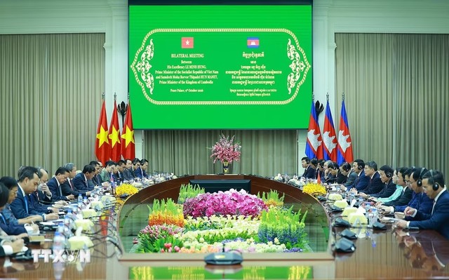 Thủ tướng Lê Minh Hưng hội đàm với Thủ tướng Vương quốc Campuchia Hun Manet. (Ảnh: Dương Giang/TTXVN) Thủ tướng Lê Minh Hưng hội đàm với Thủ tướng Vương quốc Campuchia Hun Manet. (Ảnh: Dương Giang/TTXVN)