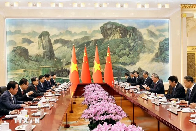 Chủ tịch Quốc hội Trần Thanh Mẫn hội kiến Thủ tướng Trung Quốc Lý Cường. Ảnh: Doãn Tấn/TTXVN Chủ tịch Quốc hội Trần Thanh Mẫn hội kiến Thủ tướng Trung Quốc Lý Cường. Ảnh: Doãn Tấn/TTXVN