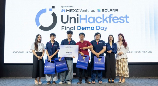 Toàn cảnh 17 đội thi tại vòng chung kết UniHackfest 2026, tranh tài ở 3 track với các giải thưởng danh giá, ghi dấu hành trình sáng tạo và phát triển sản phẩm của sinh viên. Toàn cảnh 17 đội thi tại vòng chung kết UniHackfest 2026, tranh tài ở 3 track với các giải thưởng danh giá, ghi dấu hành trình sáng tạo và phát triển sản phẩm của sinh viên.