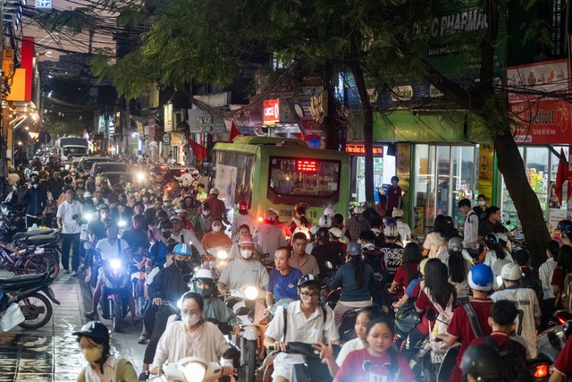 Đường Vĩnh Hưng - trục đường chính chạy xuyên suốt phường Vĩnh Hưng Đường Vĩnh Hưng - trục đường chính chạy xuyên suốt phường Vĩnh Hưng