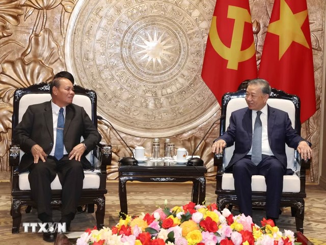 Tổng Bí thư, Chủ tịch nước Tô Lâm tiếp đồng chí Vilay Lakhamphong, Ủy viên Bộ Chính trị, Thường trực Ban Bí thư Trung ương Đảng Nhân dân Cách mạng Lào. (Ảnh: Thống Nhất/TTXVN) Tổng Bí thư, Chủ tịch nước Tô Lâm tiếp đồng chí Vilay Lakhamphong, Ủy viên Bộ Chính trị, Thường trực Ban Bí thư Trung ương Đảng Nhân dân Cách mạng Lào. (Ảnh: Thống Nhất/TTXVN)