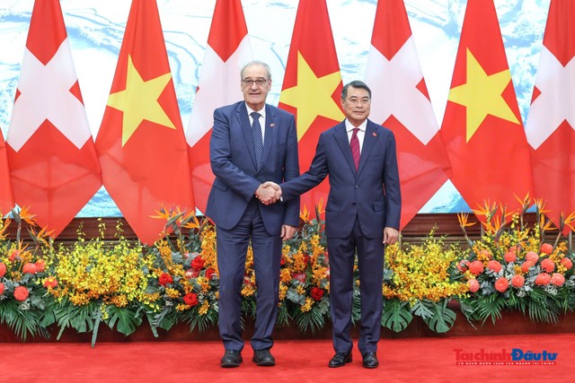 Thủ tướng Chính phủ Lê Minh Hưng hội kiến Tổng thống Thụy Sĩ Guy Parmelin. Thủ tướng Chính phủ Lê Minh Hưng hội kiến Tổng thống Thụy Sĩ Guy Parmelin.