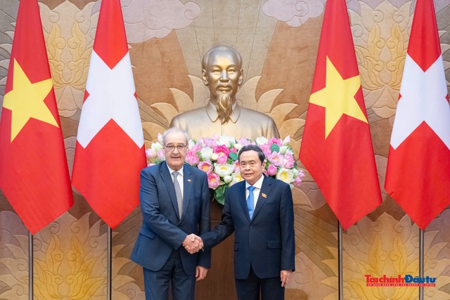 Chủ tịch Quốc hội Trần Thanh Mẫn hội kiến Tổng thống Thụy Sĩ. Chủ tịch Quốc hội Trần Thanh Mẫn hội kiến Tổng thống Thụy Sĩ.
