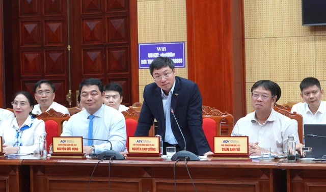 Ông Nguyễn Cao Cường, Chủ tịch Hội đồng quản trị Tổng Công ty Cảng hàng không Việt Nam - CTCP (ACV) phát biểu tại buổi làm việc. Ông Nguyễn Cao Cường, Chủ tịch Hội đồng quản trị Tổng Công ty Cảng hàng không Việt Nam - CTCP (ACV) phát biểu tại buổi làm việc.