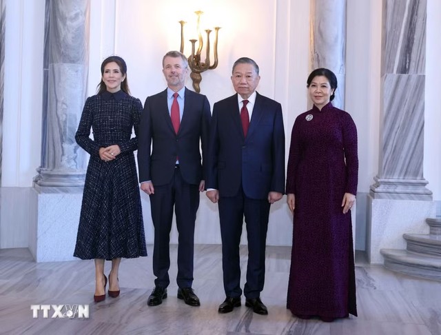 Tổng Bí thư, Chủ tịch nước Tô Lâm và Phu nhân Ngô Phương Ly hội kiến Nhà Vua Đan Mạch Frederik X và Hoàng hậu Mary. (Ảnh: Thống Nhất/TTXVN) Tổng Bí thư, Chủ tịch nước Tô Lâm và Phu nhân Ngô Phương Ly hội kiến Nhà Vua Đan Mạch Frederik X và Hoàng hậu Mary. (Ảnh: Thống Nhất/TTXVN)