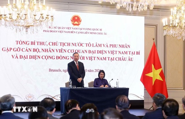 Tổng Bí thư, Chủ tịch nước Tô Lâm nói chuyện thân mật với cán bộ, nhân viên Đại sứ quán Việt Nam tại Bỉ và đại diện cộng đồng người Việt Nam tại châu Âu. (Ảnh: Thống Nhất/TTXVN) Tổng Bí thư, Chủ tịch nước Tô Lâm nói chuyện thân mật với cán bộ, nhân viên Đại sứ quán Việt Nam tại Bỉ và đại diện cộng đồng người Việt Nam tại châu Âu. (Ảnh: Thống Nhất/TTXVN)