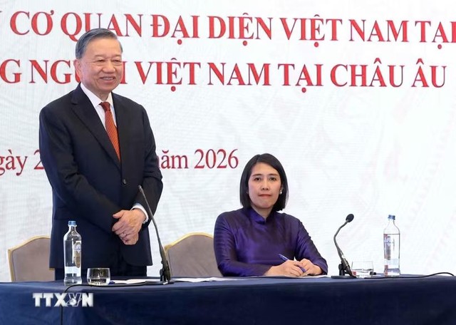 Tổng Bí thư, Chủ tịch nước Tô Lâm nói chuyện thân mật với cán bộ, nhân viên Đại sứ quán Việt Nam tại Bỉ và đại diện cộng đồng người Việt Nam tại châu Âu. (Ảnh: Thống Nhất/TTXVN) Tổng Bí thư, Chủ tịch nước Tô Lâm nói chuyện thân mật với cán bộ, nhân viên Đại sứ quán Việt Nam tại Bỉ và đại diện cộng đồng người Việt Nam tại châu Âu. (Ảnh: Thống Nhất/TTXVN)