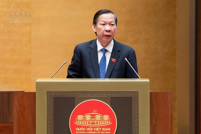Chủ nhiệm Ủy ban Kinh tế và Tài chính Phan Văn Mãi báo cáo thẩm tra - Ảnh: QH. Chủ nhiệm Ủy ban Kinh tế và Tài chính Phan Văn Mãi báo cáo thẩm tra - Ảnh: QH.