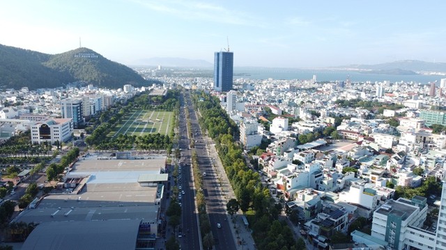 Khu vực trước Trung tâm Hội nghị tỉnh Gia Lai, nơi dự kiến phục vụ hội nghị. Khu vực trước Trung tâm Hội nghị tỉnh Gia Lai, nơi dự kiến phục vụ hội nghị.