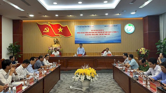 Ông Lê Văn Sử - Phó Chủ tịch UBND tỉnh Cà Mau phát biểu định hướng Chuỗi sự kiện Festival Cà Mau lần II/2026 và mục tiêu giải pháp tăng trưởng hai con số của tỉnh Ông Lê Văn Sử - Phó Chủ tịch UBND tỉnh Cà Mau phát biểu định hướng Chuỗi sự kiện Festival Cà Mau lần II/2026 và mục tiêu giải pháp tăng trưởng hai con số của tỉnh