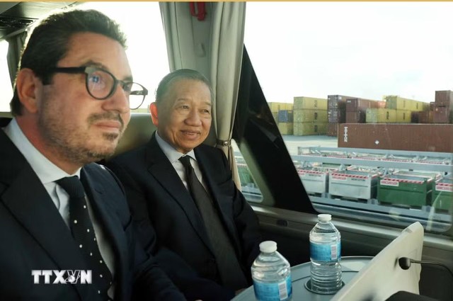 Tổng Bí thư, Chủ tịch nước Tô Lâm thăm cảng Antwerp-Bruges (Vương quốc Bỉ). Ảnh: Thống Nhất/TTXVN