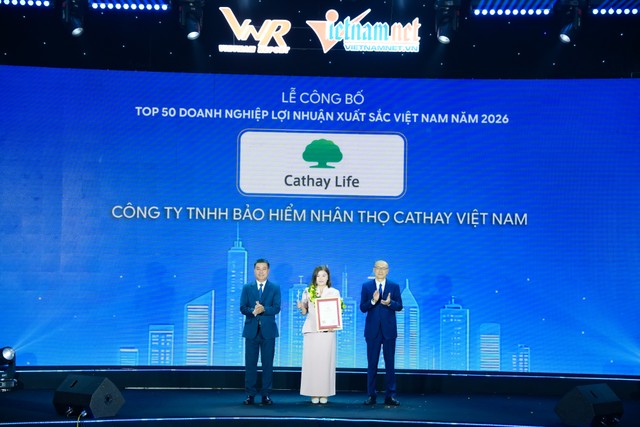 Cathay Life đồng thời được vinh danh trong Top 50 Doanh nghiệp lợi nhuận xuất sắc. Cathay Life đồng thời được vinh danh trong Top 50 Doanh nghiệp lợi nhuận xuất sắc.