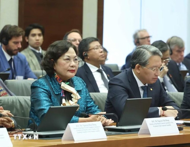 Đại biểu đoàn cấp cao Việt Nam tham dự sự kiện. (Ảnh: Thống Nhất/TTXVN) Đại biểu đoàn cấp cao Việt Nam tham dự sự kiện. (Ảnh: Thống Nhất/TTXVN)