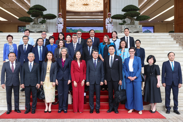 Thủ tướng Chính phủ Lê Minh Hưng, bà Pauline Tamesis, Điều phối viên Thường trú và Trưởng đại diện các tổ chức Liên Hợp Quốc tại Việt Nam - Ảnh: chinhphu.vn/Nhật Bắc Thủ tướng Chính phủ Lê Minh Hưng, bà Pauline Tamesis, Điều phối viên Thường trú và Trưởng đại diện các tổ chức Liên Hợp Quốc tại Việt Nam - Ảnh: chinhphu.vn/Nhật Bắc