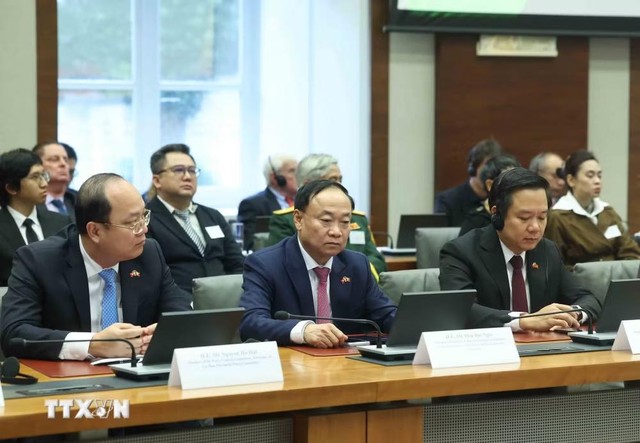 Đại biểu đoàn cấp cao Việt Nam tham dự sự kiện. (Ảnh: Thống Nhất/TTXVN) Đại biểu đoàn cấp cao Việt Nam tham dự sự kiện. (Ảnh: Thống Nhất/TTXVN)