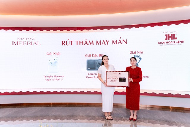 Không khí sự kiện tiếp tục được đẩy lên cao trào với chương trình rút thăm may mắn đầy kịch tính.