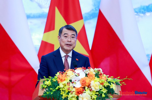 Thủ tướng Lê Minh Hưng phát biểu tại buổi gặp gỡ báo chí hai nước.