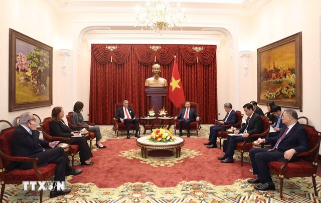 Tổng Bí thư, Chủ tịch nước Tô Lâm tiếp đồng chí Miguel Mejia, Tổng Bí thư Đảng Phong trào Cánh tả Thống nhất (MIU), Bộ trưởng Bộ Chính sách Hội nhập Khu vực của Cộng hòa Dominicana. (Ảnh: Thống Nhất/TTXVN) Tổng Bí thư, Chủ tịch nước Tô Lâm tiếp đồng chí Miguel Mejia, Tổng Bí thư Đảng Phong trào Cánh tả Thống nhất (MIU), Bộ trưởng Bộ Chính sách Hội nhập Khu vực của Cộng hòa Dominicana. (Ảnh: Thống Nhất/TTXVN)