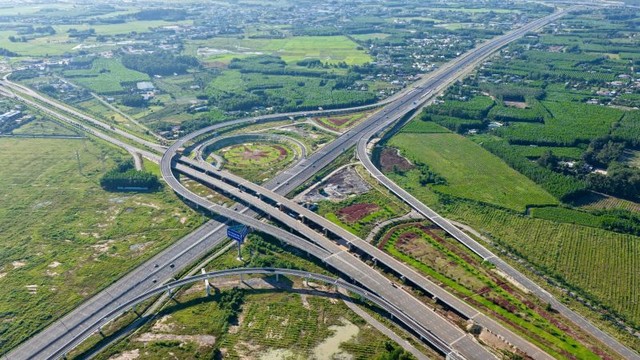 Trong giai đoạn đầu hành khách di chuyển đến sân bay Long Thành chủ yếu bằng đường bộ - Ảnh: V.P Trong giai đoạn đầu hành khách di chuyển đến sân bay Long Thành chủ yếu bằng đường bộ - Ảnh: V.P