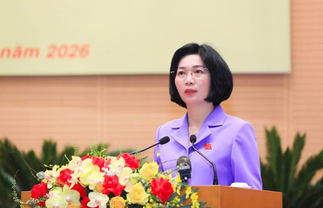 Chủ tịch HĐND TP. Hà Nội Phùng Thị Hồng Hà phát biểu khai mạc Kỳ họp. Chủ tịch HĐND TP. Hà Nội Phùng Thị Hồng Hà phát biểu khai mạc Kỳ họp.
