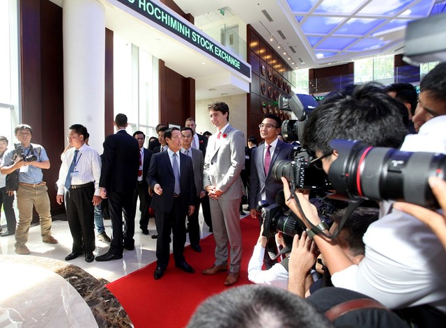 Thủ tướng Canada Justin Trudeau thăm và đánh cồng tại HOSE ảnh 2