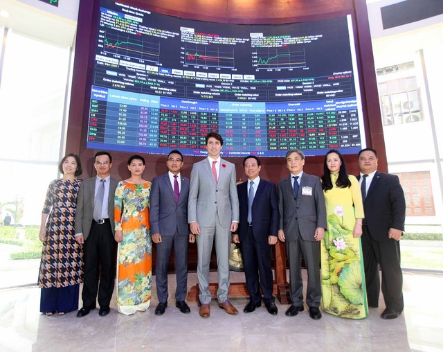 Thủ tướng Canada Justin Trudeau thăm và đánh cồng tại HOSE ảnh 4