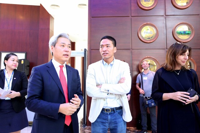 Thủ tướng Canada Justin Trudeau thăm và đánh cồng tại HOSE ảnh 9