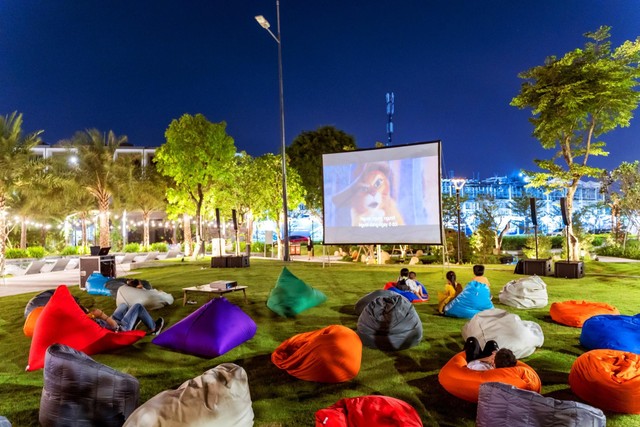 Cư dân The Standard trải nghiệm rạp phim ngoài trời tại công viên trung tâm (Ảnh thực tế)