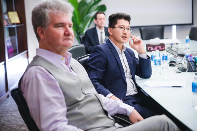 Ông Tuấn Nhan (ở giữa, đeo kính) kỳ vọng tổng sản phẩm DR đạt 200 - 300 triệu USD vào cuối năm 2022