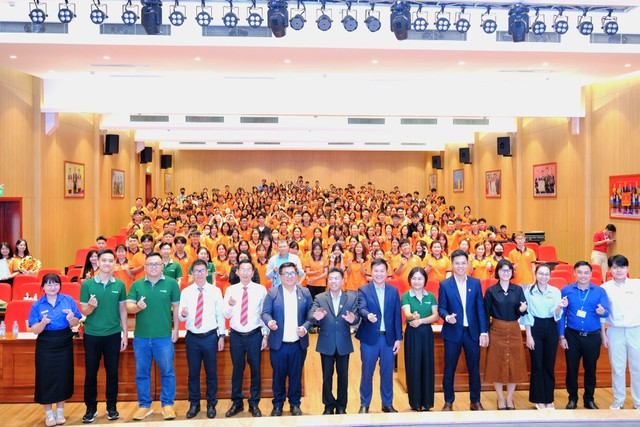 Chuỗi workshop về tài chính cá nhân và ứng dụng công nghệ trong đầu tư nhận được sự quan tâm nồng nhiệt của Quý Thầy/Cô và sinh viên các trường đại học