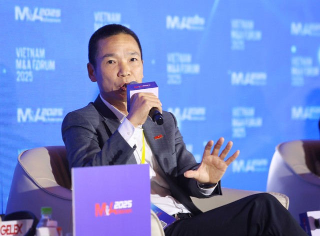 Theo ông Nguyễn Hoàng Long, Phó tổng giám đốc Tập đoàn GELEX. Hình ảnh: Lê Toàn Theo ông Nguyễn Hoàng Long, Phó tổng giám đốc Tập đoàn GELEX. Hình ảnh: Lê Toàn